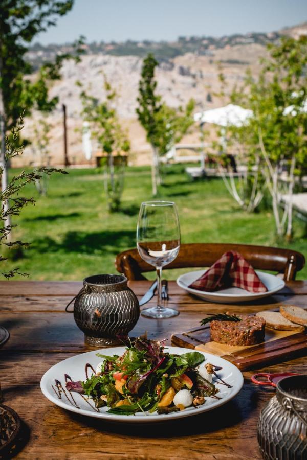 Odom Retreat Hotel Mzaar Kfardebian Kültér fotó